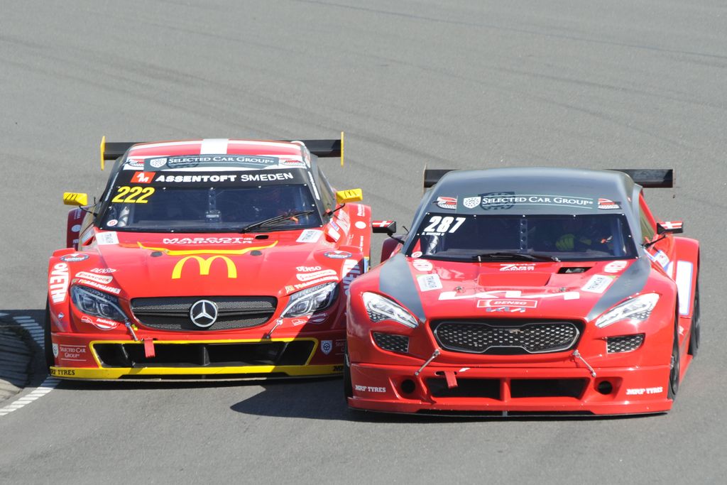 For to uger siden kæmpede Simon Seiersen (222) og Sander Steffensen (287) side om side under et løb for Special Saloon Car på Ring Djursland. I weekenden gælder det tredje afdeling af Grand Prix Tours Super 2L på samme bane.
(Foto: Morten Alstrup)